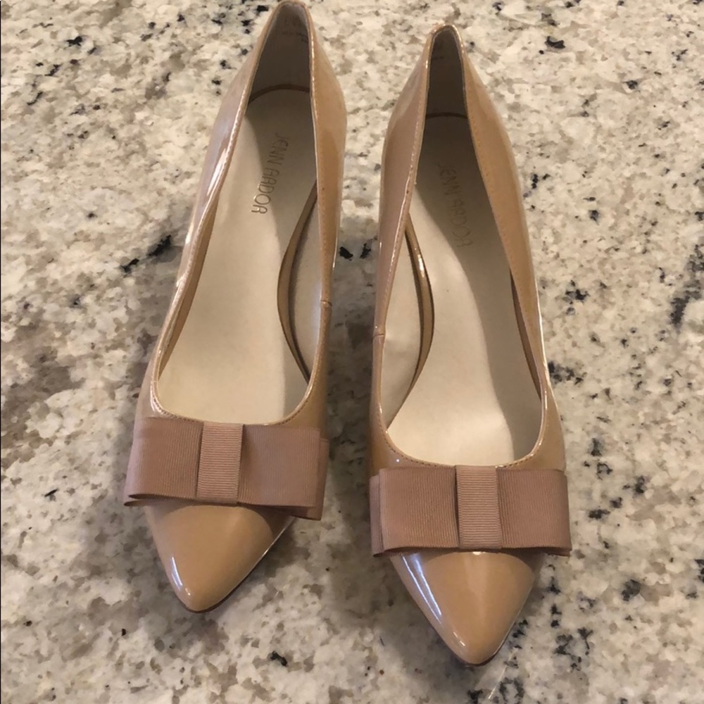 Nude kitten heel with bow pumps